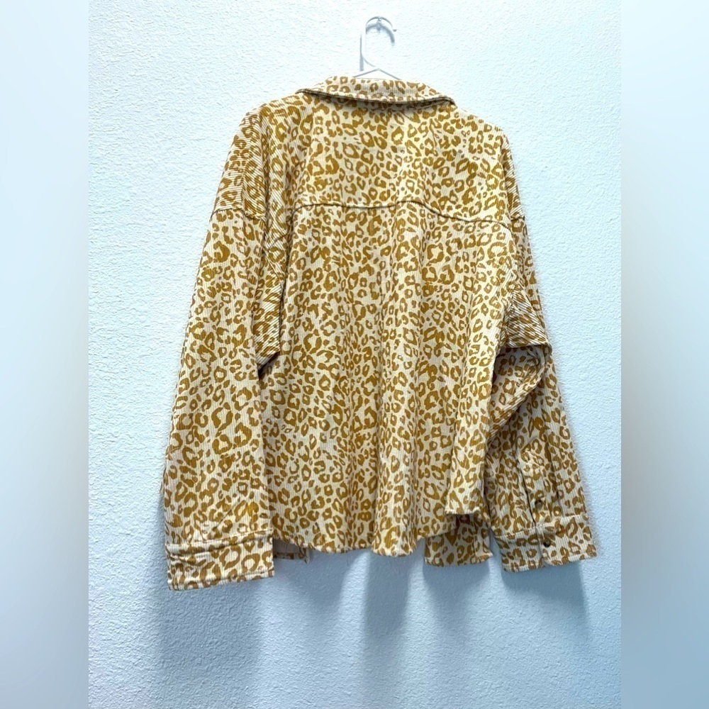 Wishlist apparel cheetah button up shacket m/l - Picture 2 of 2